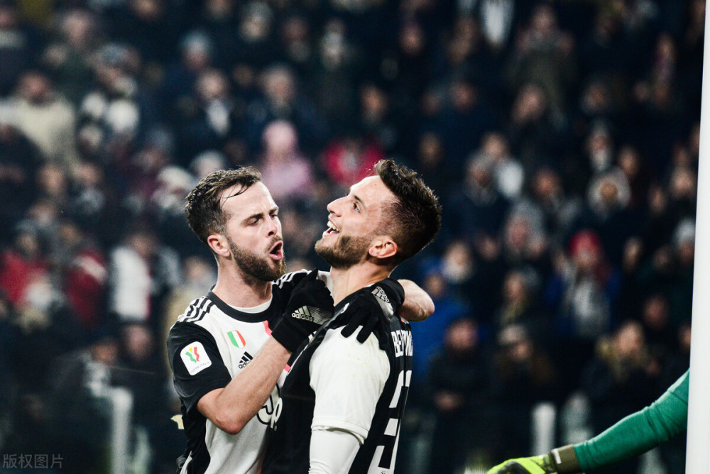 巴克利：东契奇得学会防守并保持良好体态 他现在连把椅子都防不住