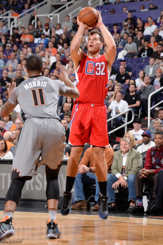 先感受气氛，利物浦新援莱昂尼在安菲尔德观看英超揭幕战